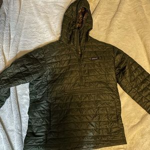 Oval Green - Camouflage inside Patagonia Puffer Jacket XL